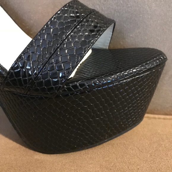 ⭐️ 1 LEFT ⭐️ Black Stiletto Heel - Picture 5 of 6